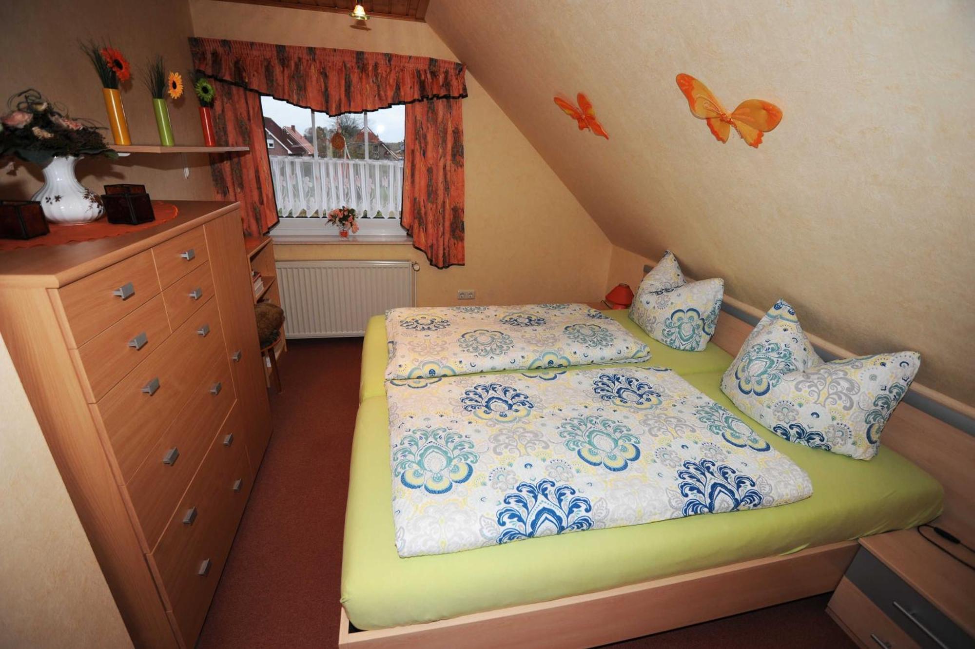 Ferienwohnung Brentano_ 65230 Moormerland Екстериор снимка